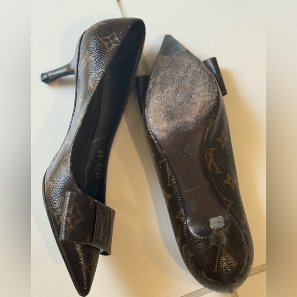 Louis Vuitton heels size 37 , great condition. - Picture 4 of 8